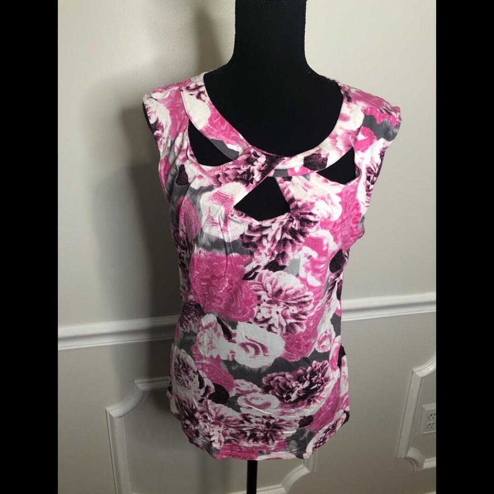 INC floral keyhole front top